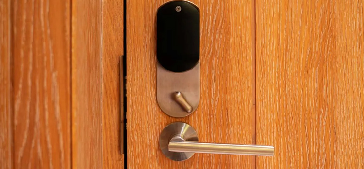 Automatic Locking Door Knob Dixon